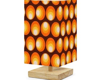 70s Retro Tischlampe - Oranger gepunkteter Leinenschirm, Holzfuß, LED-Stimmungslicht