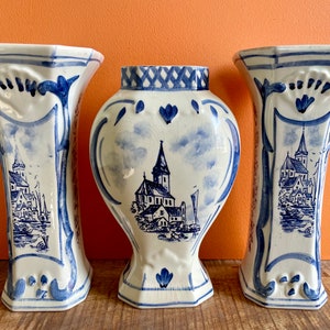 Delft Vintage Kamionka Made In Holland Delfts Blauw Delftware Delft Zestaw szafek z wazonami wykonanymi z ceramiki Delft w kolorze Delft Blue Old Holland Ware.