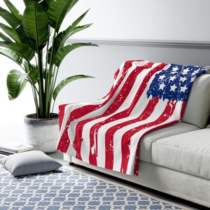 Warm Fleece Sherpa Blanket with Vintage USA Flag Design - Stars, Stripes, and Patriotism Combined