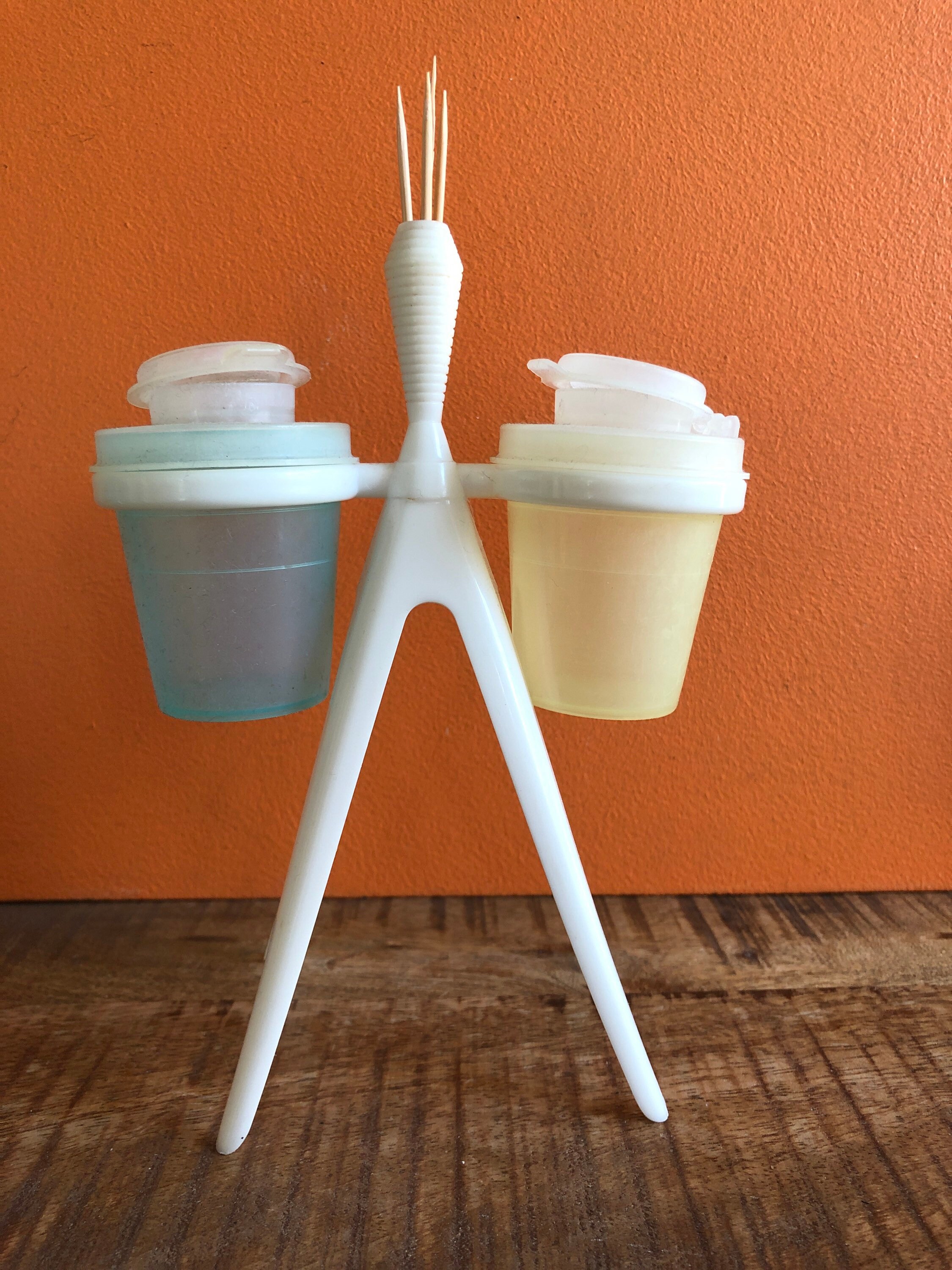 Vintage Tupperware Millionaire Line Tupperware salt and pepper Tupperware shaker. Salt and pepper shakers vintage Tupperware Atomic Age