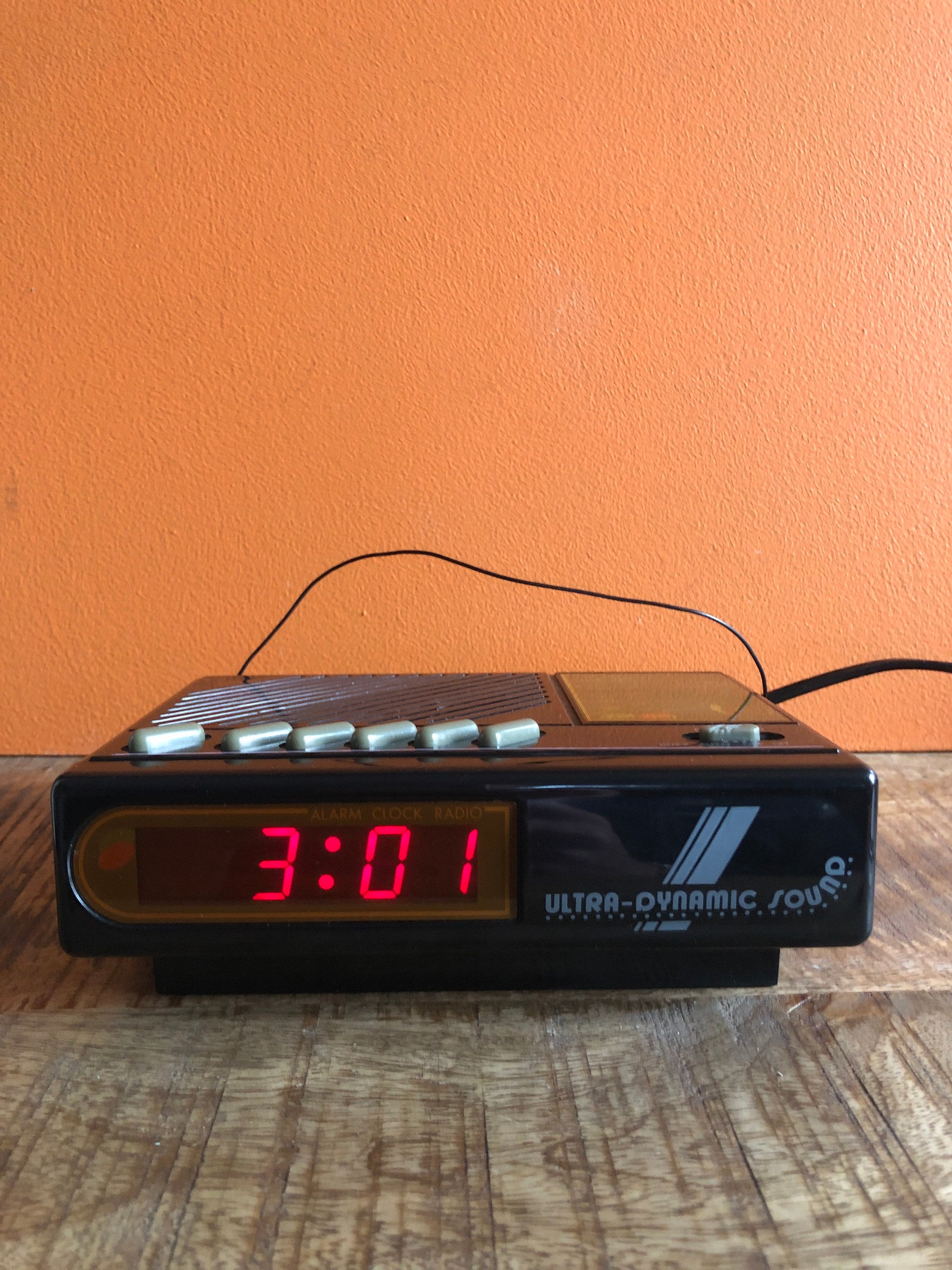 Radio y reloj vintage, Reloj despertador vintage, Radio reloj electrónico,  Radio antigua INTERSOUND CR 505, Probado y funcionando, Radio coleccionable  -  México