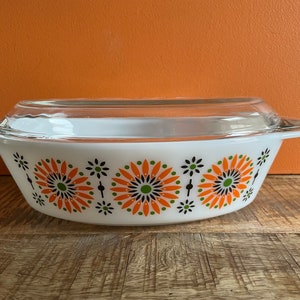 Pyrex Rzadki JAJ Pyrex Pomarańczowy Iris Pyrex Medallion Zapiekanka. Vintage JAJ Pyrex JaJ Anglia Pyrex Zapiekanka Naczynie 524 Rzadki Pyrex rzadki HTF Pyrex