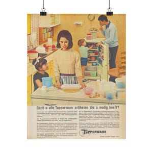 May include: A vintage advertisement for Tupperware featuring a family in a kitchen. The mother is preparing food while the father stands by the refrigerator. The text reads "Bezit u alle Tupperware artikelen die u nodig heeft?" which translates to "Do you have all the Tupperware items you need?"