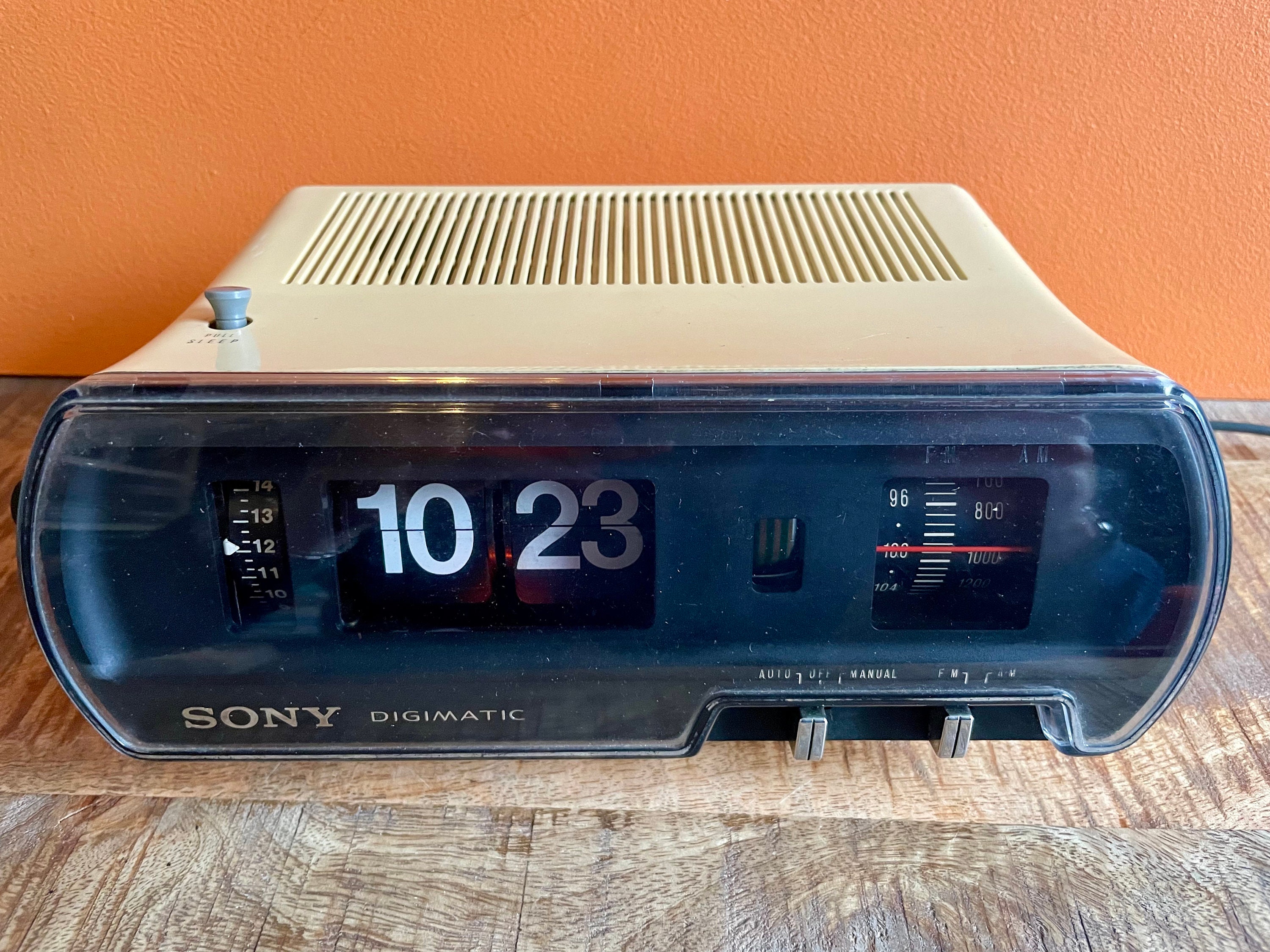 Vintage 1974 Sony Digimatic Flip Clock Radio TFM-C444E - Retro AM