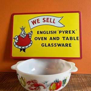 Rare 1962 JAJ Pyrex Lobster Pattern 2-Pint Casserole Bowl + FREE Vintage Pyrex Advert Sign Reproduction | Mid-Century Retro Bakeware