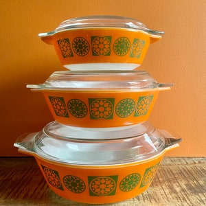 JAJ Pyrex Medaillon Five set. 1960&#39;s English JAJ VERY Rare Pyrex Rare Orange and Green Medallion Five Casserole Dish Set Rare Vintage Pyrex