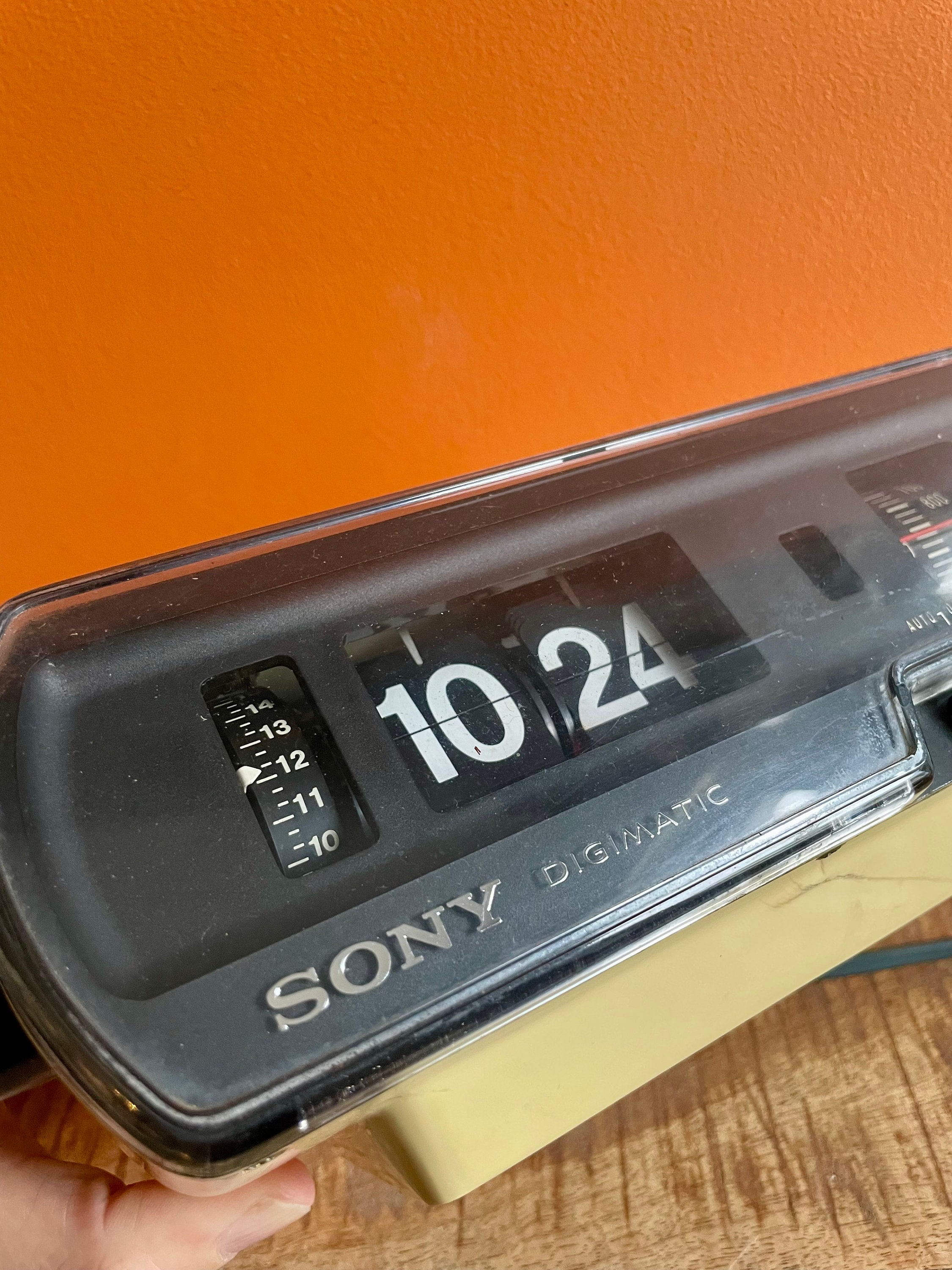 Vintage 1974 Sony Digimatic Flip Clock Radio - Retro AM/FM Mid