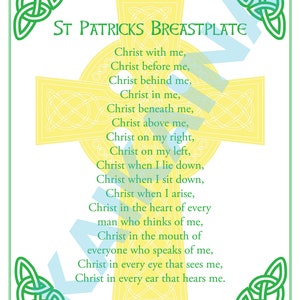 Op de afbeelding: Een geel kruis met een groen Keltisch knoopontwerp aan elke hoek. Het kruis is omgeven door een lichtblauwe achtergrond. De tekst "ST PATRICKS BREASTPLATE" staat bovenaan de afbeelding. De tekst onder de titel is een gebed: "Christus met mij, Christus voor mij, Christus achter mij, Christus in mij, Christus onder mij, Christus boven mij, Christus aan mijn rechterhand, Christus aan mijn linkerhand, Christus wanneer ik neerlig, Christus wanneer ik ga zitten, Christus wanneer ik opsta, Christus in het hart van elke man die aan mij denkt, Christus in de mond van iedereen die over mij spreekt, Christus in elk oog dat mij ziet, Christus in elk oor dat mij hoort."