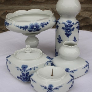 Porcelaine brillante, vrai cobalt, ensemble 5 pièces, décor floral bleu-blanc, ostalgie
