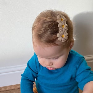 Crochet Handmade 2 Pack Hair Clips, Daisy Flower Hair Pin, Knitted Hair Clips, Girls Hair Accessory, Christmas gift for Baby and Girls