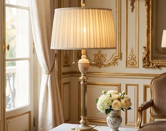 Lampada da tavolo vintage in stile Impero francese con colonna in ottone e marmo crema italiano