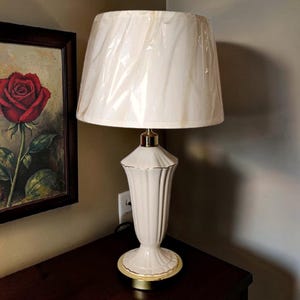 Vintage Lenox Hampton Court Ivory Porcelain Fluted Table Lamp Brass Base.