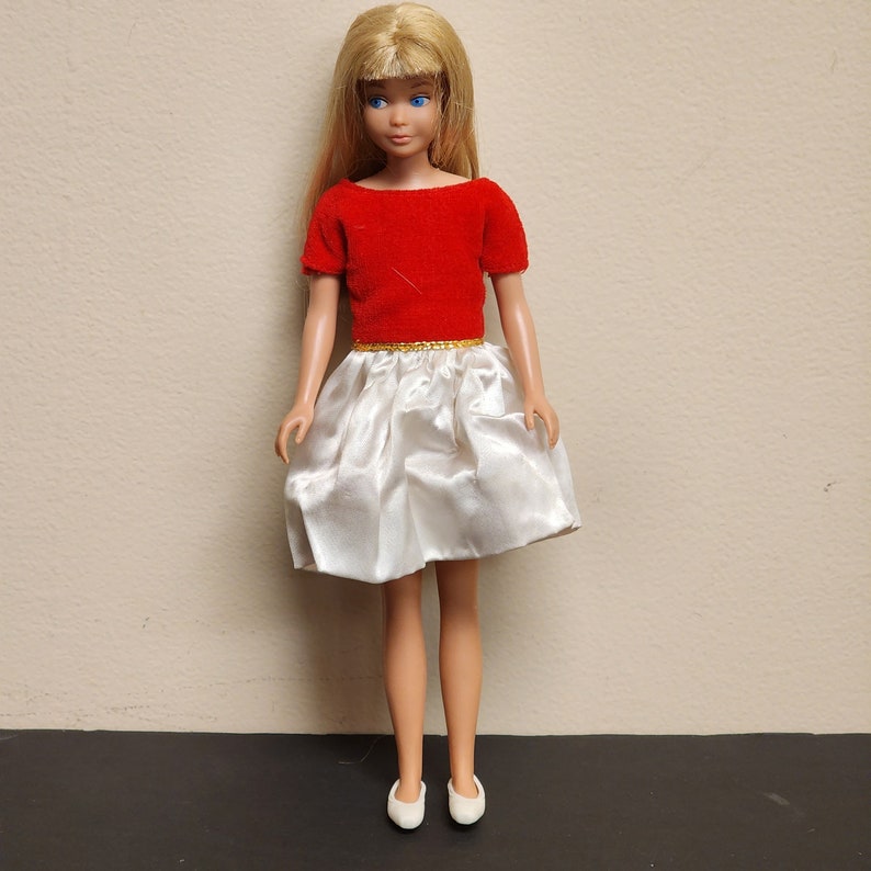 ANCIENNE TENUE POUPÉE Barbie Skipper robe Flower Girl # 1904 EUR 15