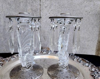 Candelabros vintage Fostoria Plume de vidrio prensado con prismas y superposición de grabado en plata esterlina de 7,25 pulgadas.