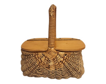 Vintage Rattan Basket Purse with Wood Closure Handle