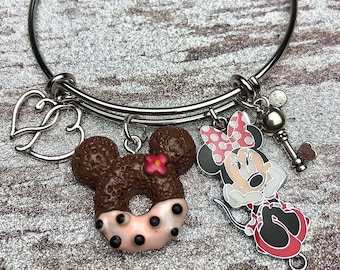 Pulsera con dije de Minnie Mouse