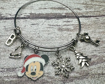 Pulsera con dijes inspirada en Mickey Mouse