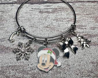 Pulsera con dijes inspirada en Minnie Mouse