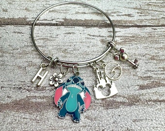 Pulsera con dijes inspirada en Stitch