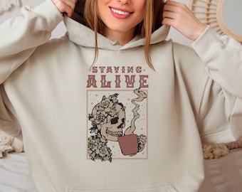 Am Leben bleiben Skelett trinkender Kaffee, lustiger Skelett trinkender Tee Pullover, Geschenk für Kaffeeliebhaber, Teeliebhaber, Kaffeeliebhaber Geschenkideen