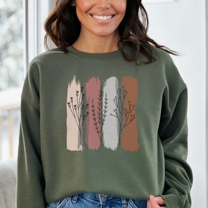 Retro Wildflower Sweatshirt For Women, Gardener Sweatshirt, Plant Lover Gift, Florist Sweatshirt, Herb Sweatshirt, Cute Mother&#39;s Day Gift