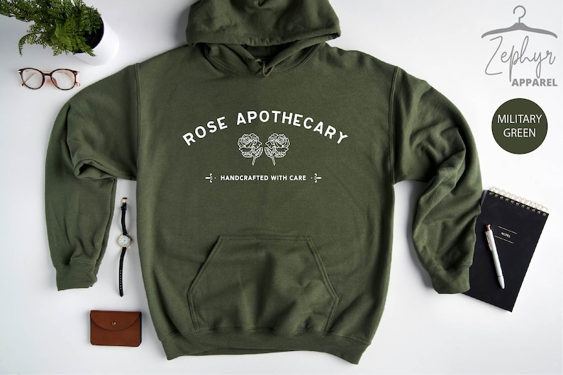 Rosen apotekare tröja, Rosen apotekare hoodie, handgjord med omsorg, Moira Rose hoodie, David Rose hoodie, rosen apotekare gåva Military Green