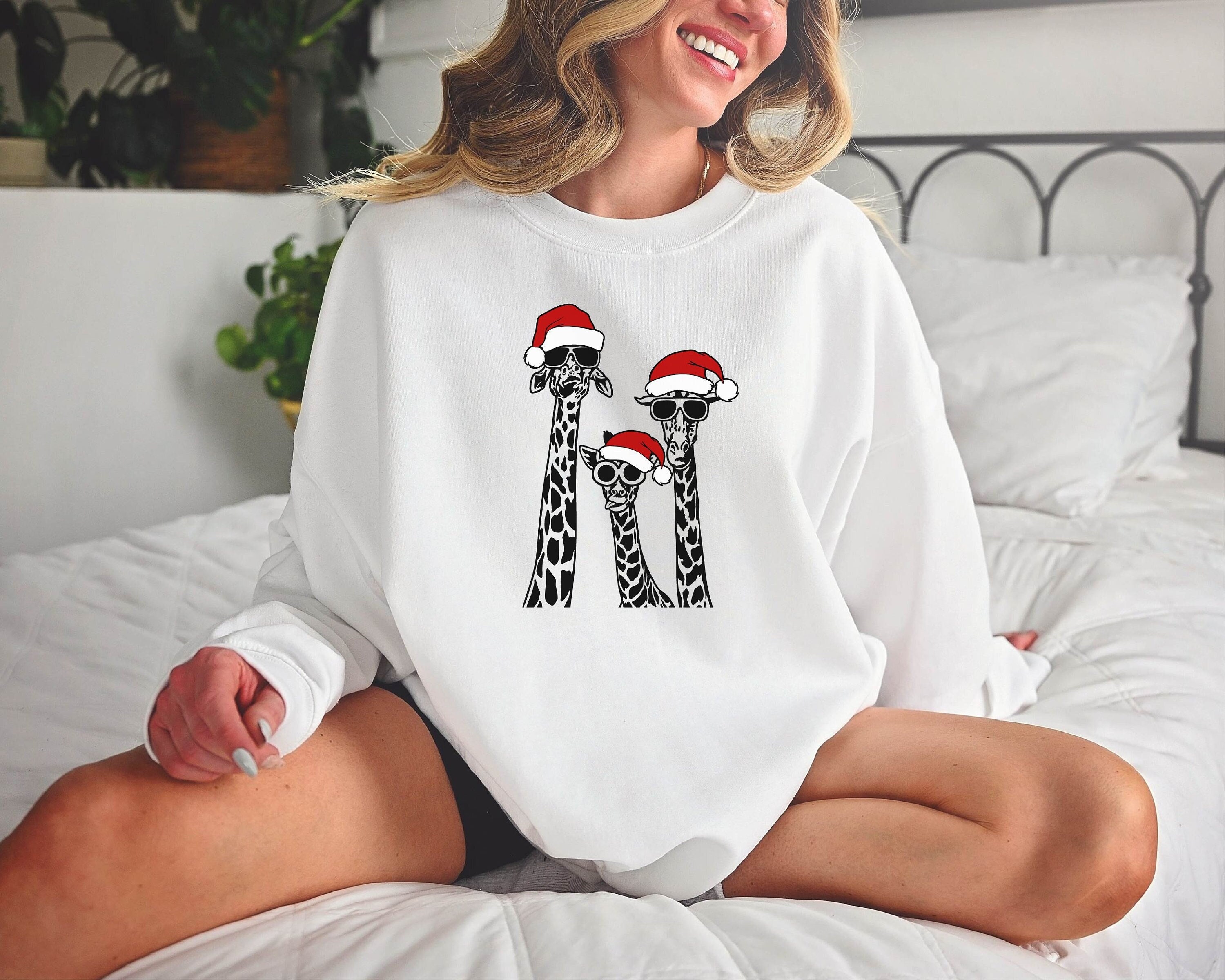 Christmas Giraffe Sweatshirt, Giraffe Crewneck, Christmas Giraffe Crewneck, Giraffe Lover Sweatshirt, Funny Christmas Giraffe Shirt