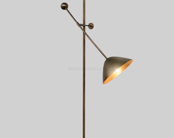 Aplique de pared de latón moderno de mediados de siglo: iluminación con brazo oscilante ajustable