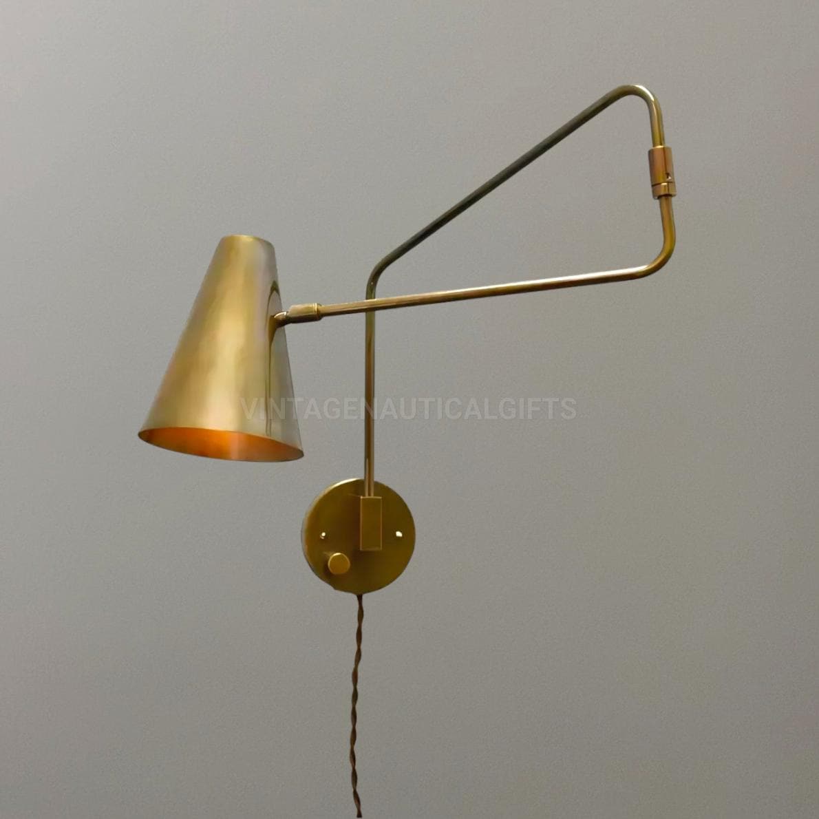 Lot Vintage De 2 Abat-jour / Appliques Murales Années 1950 En Métal - Usure D'âge - Sans Câblage Pour L'un