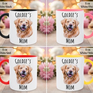 Op de afbeelding: Vier witte keramische mokken van 312 ml met verschillend gekleurde handvatten en binnenkanten: zwart, roze, rood en geel. Elke mok heeft een afbeelding van een golden retriever en de tekst "GOLDIE'S MOM".