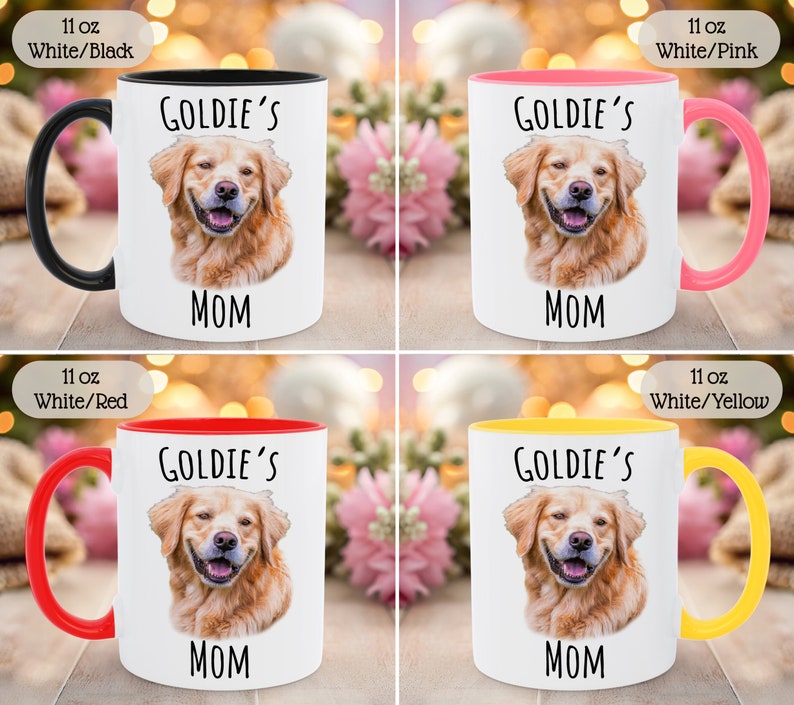 Op de afbeelding: Vier witte keramische mokken van 312 ml met verschillend gekleurde handvatten en binnenkanten: zwart, roze, rood en geel. Elke mok heeft een afbeelding van een golden retriever en de tekst "GOLDIE'S MOM".