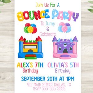 Puede incluir: Una invitaci&oacute;n colorida para una fiesta de castillos inflables para el s&eacute;ptimo cumplea&ntilde;os de Alex y el quinto cumplea&ntilde;os de Olivia. La invitaci&oacute;n presenta una imagen de dibujos animados de dos castillos inflables, uno azul y amarillo y el otro rosa y morado, con globos y el texto "Join Us For A Bounce Party To Jump & Celebrate". La invitaci&oacute;n tambi&eacute;n incluye la fecha y la hora de la fiesta, la direcci&oacute;n y la informaci&oacute;n de RSVP.