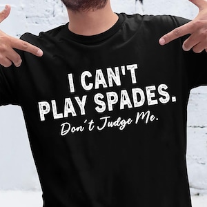 No puedo jugar a las espadas No me juzguen camiseta, jugando a las espadas, camisa divertida, linda noche de juego de cartas, crupier amante del jugador, camiseta de cumpleaños, camiseta de espadas