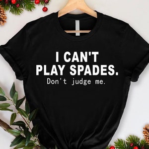 No puedo jugar a las espadas No me juzguen camiseta,Jugando a las espadas,Camisa divertida,Linda noche de juego de cartas,Crupier amante del jugador,Camiseta de cumpleaños,Rey de espadas