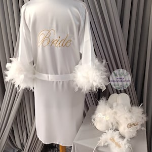 羽根飾り付き花嫁ローブ、サテンブライダルローブ＆スリッパ、花嫁冠セット、花嫁着物、金銀色の刺繍入り花嫁ローブ