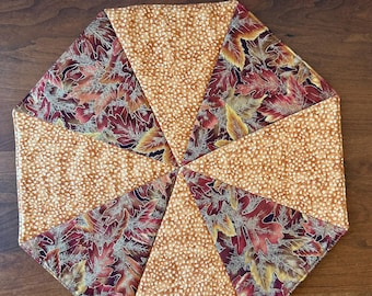Autumn Oak Leaves Quilted Table Topper (15.5inches)