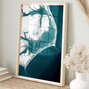 Stampa artistica incorniciata con mappa di Outer Banks, decorazione da parete costiera della Carolina del Nord, regalo nostalgico per una casa sulla spiaggia, mappa nautica di marea, ciondolo memorabile con litorale e marea.