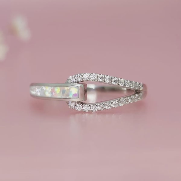 Custom Ashes Brilliance Ring, Modern Cremation Ashes Ring in Silver or Gold, Minimalist Memorial Ring with Sparkling Halo, Keepsake Jewelry