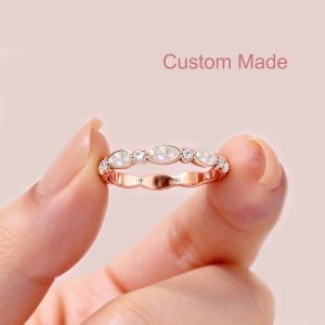 Kundenspezifischer Birthstone Asche-Ring - zierliches Erinnerungs-Eternity-Band, stapelbarer Schmuck, handgemachtes Erinnerungsgeschenk
