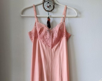 Vintage Peach Slip, 70s Satin Slip, Peach Lingerie, Vanity Fair Slip, Peach Slip Dress, Slip with Lace, Vintage Orange Slip, Size XS S