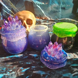 Cauldron resin jar - Screw on lids - Crystal Cauldron Jar-Stash boxes - Hideaway jars - hideaway boxes - handmade resin jar - Halloween jars