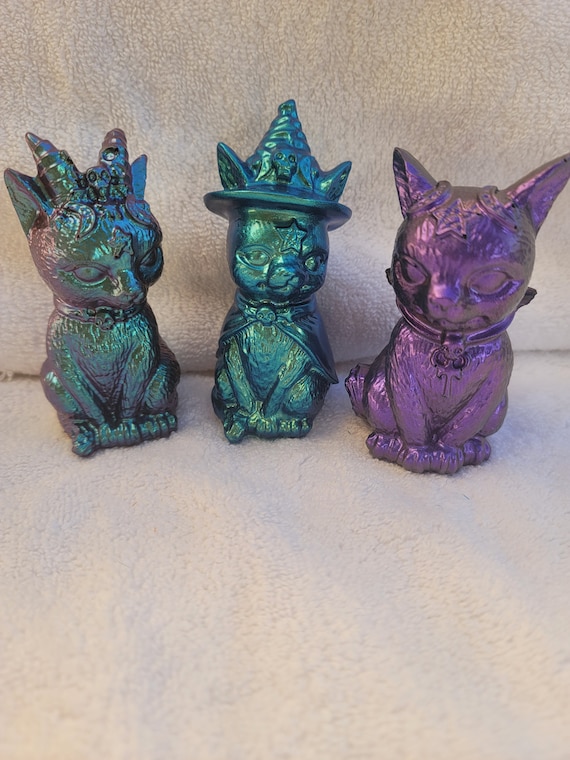 Gothic Cat Statue - Handmade resin statue - Gothic kitty's - Altar decor - gothic home decor - Mystical cat statues - mystical home decor