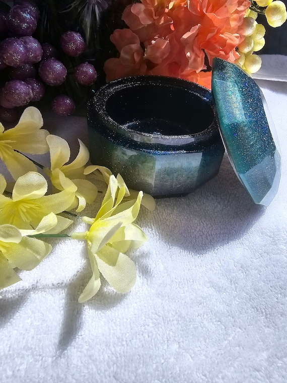 Resin Trinket Bowl - Handmade Trinket Bowl - Handmade resin decor - Cotton round holder - Bathroom decor - Vanity decor - Office decor