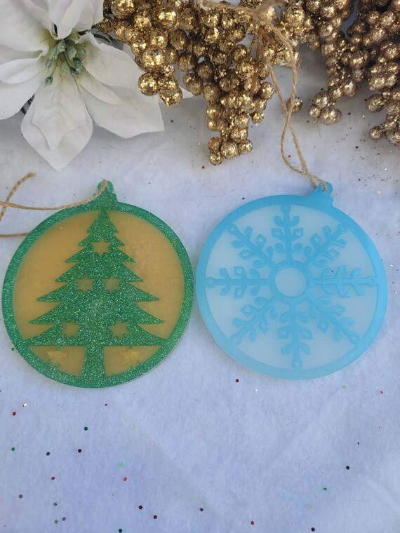 Resin Ornaments - Handmade Snowflake Ornament - Handmade Tree Ornament - Round Resin Ornaments - Customizable Ornaments - Home decor - gifts