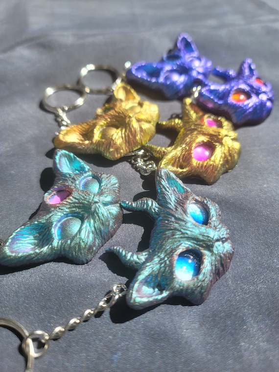 Gothic Cat Head keychain - Horned cat keychain - mystical cat head keychain - Keychain cat heads - Third eye cat heads - handmade keychain