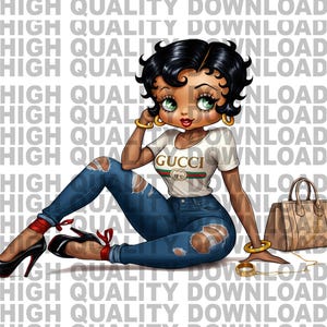 Op de afbeelding: Een cartoonillustratie van een vrouw met zwart haar en groene ogen, die een wit T-shirt draagt met het woord "Gucci" erop gedrukt, een blauwe jeans met scheuren en een gouden armband. Ze zit met gekruiste benen en houdt een gouden ring in haar hand. Naast haar ligt een bruin en beige handtas op de grond.