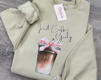 Coquette Iced Coffee Sweatshirt, Koffie Sweatshirt, Cadeau voor haar, Bow Sweatshirt, IJskoffie, Koffie Lover Gift, Schattig sweatshirt