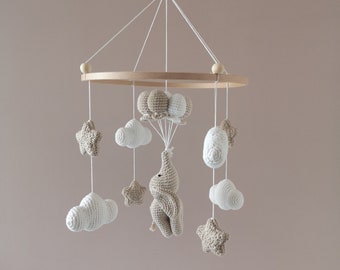 Giostrina per bambini elefante, giostrina per bambini all'uncinetto. Decorazione per la cameretta del bambino, regalo di nascita, beige e bianco Tono naturale Giostrina per bambini