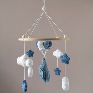 Elefanten-Babymobile, gehäkeltes Babymobile. Babyzimmerdekoration, Geburtsgeschenk, beige und weißes Kindermobile in Naturtönen Bleu