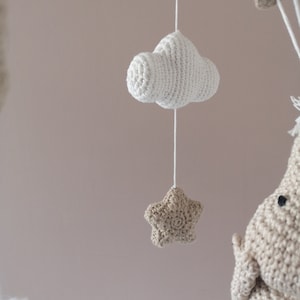 Mobile bébé éléphant , mobile bébé au crochet. Décoration chambre bébé, cadeau de naissance, beige et blanc Ton naturel Mobile enfant image 3